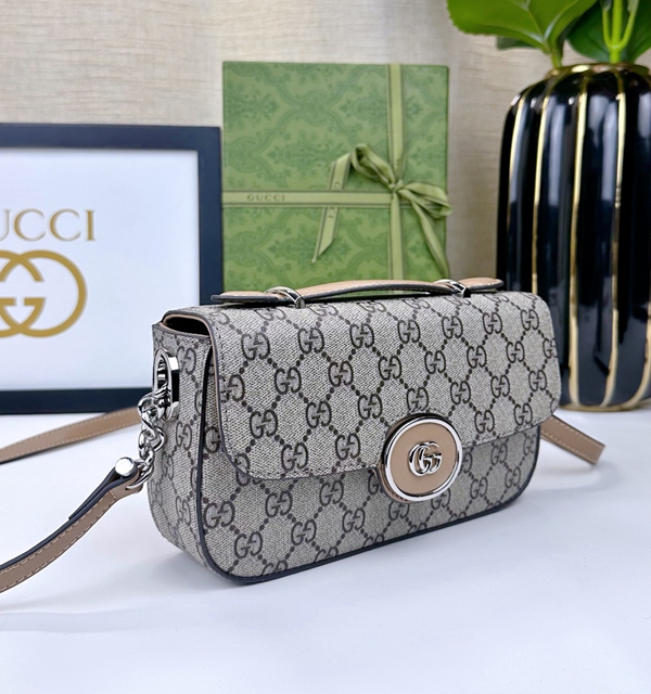 激安グッチバッグコピー背面デザイン